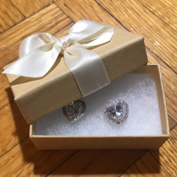 Heart shaped sparkly rhinestone earrings - Picture 1 of 3